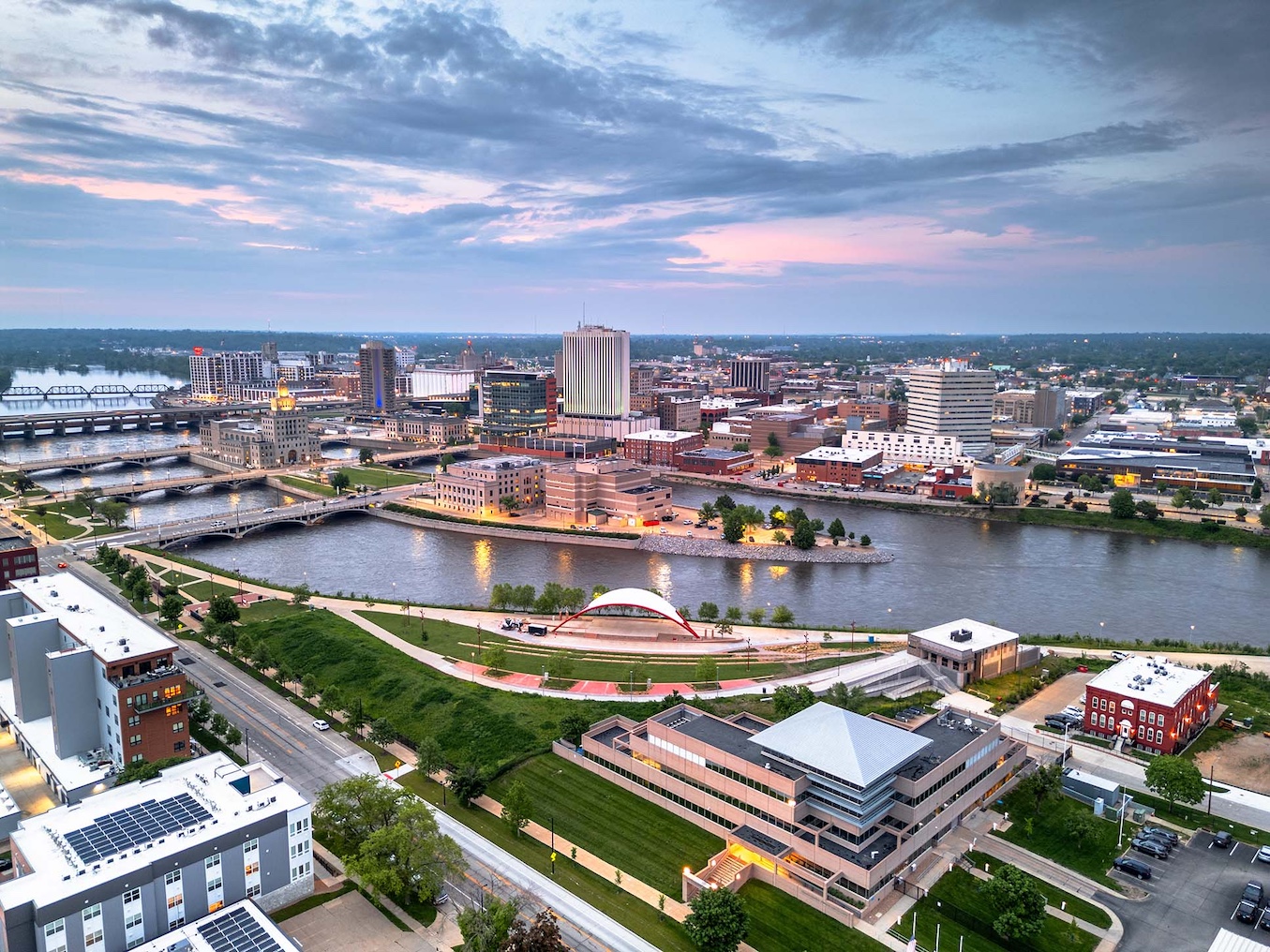 Cedar Rapids, Iowa, cityscape on the Cedar River at dusk.